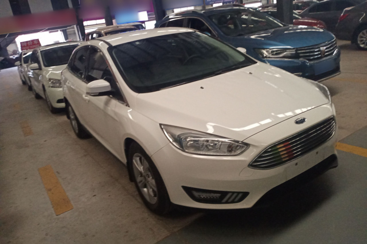 福特 福克斯 2018款 三厢经典 1.6L 自动舒适型智行版车身外观3