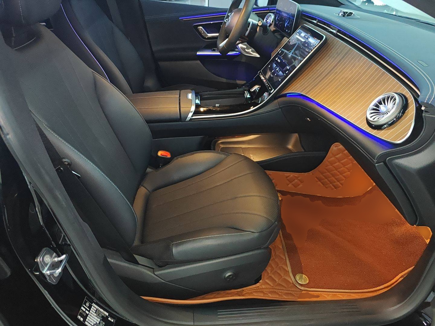 奔驰EQE 2022款 350 先锋版