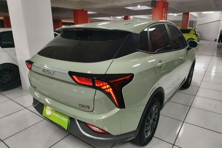 哪吒汽车 哪吒V 2022款 潮 300 Lite 三元锂车身外观7