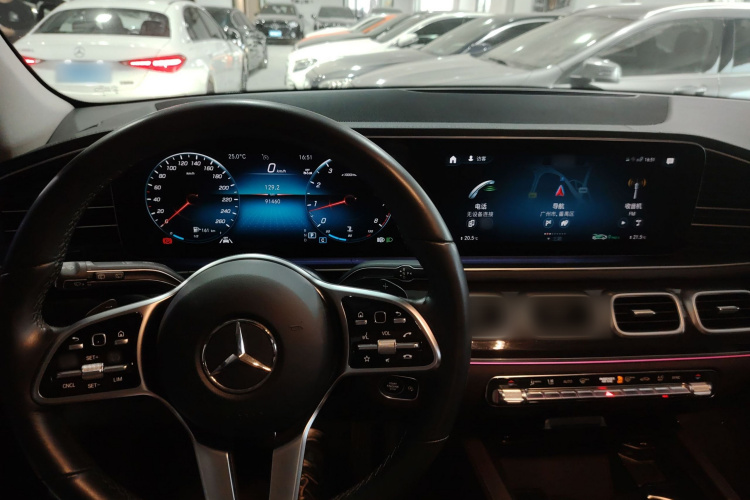 奔驰GLE 2023款 GLE 350 4MATIC 时尚型中控内饰7002