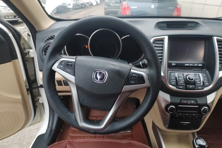 长安 逸动 2015款 1.6L 手动豪华型 国V中控内饰13