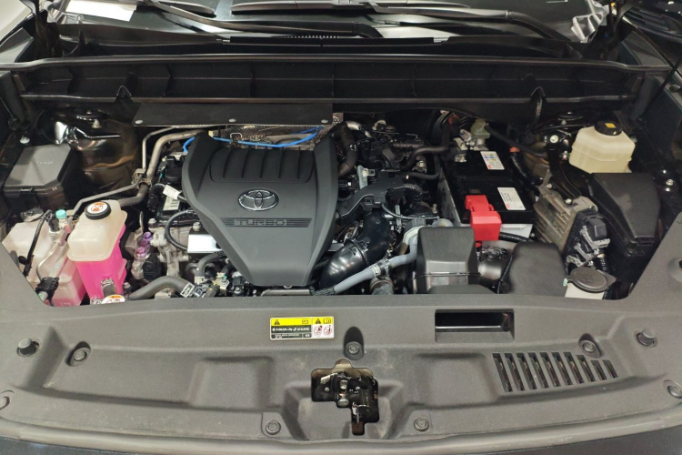 丰田 皇冠陆放 2022款 2.0T 四驱劲耀版机舱底盘24