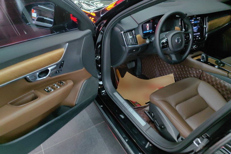 沃尔沃S90 2023款 B5 智逸豪华版中控内饰20