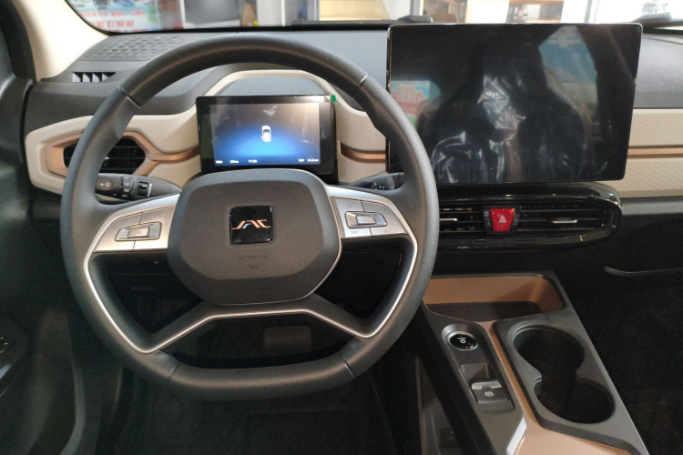 江淮钇为 钇为花仙子 2024款 挚爱版 301km Air中控内饰12