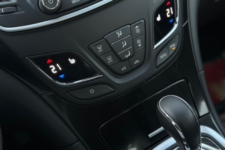 别克 君威 2015款 1.6T 精英技术型中控内饰7002