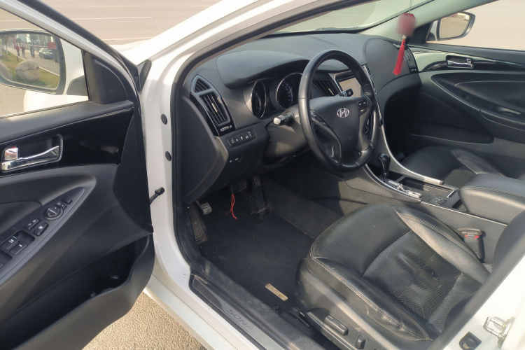 现代 索纳塔 2015款 经典 2.0L 自动豪华版中控内饰20