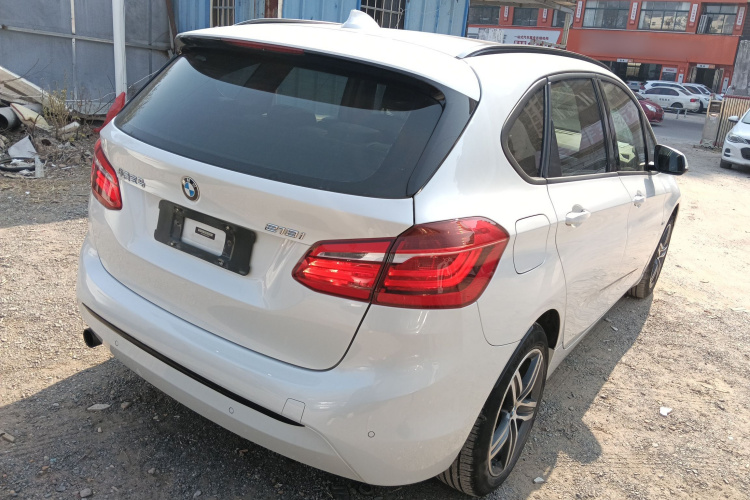 宝马2系旅行车 2016款 218i 运动设计套装车身外观7
