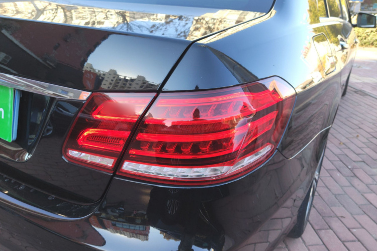 奔驰E级 2015款 E 260 L 运动型车身外观9