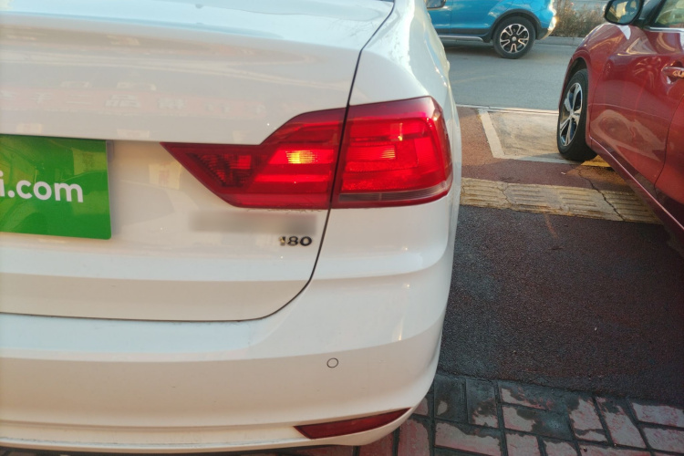 大众 桑塔纳 2016款 1.6L 自动舒适版车身外观9