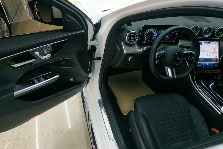 奔驰C级 2023款 改款 C 260 L 运动版中控内饰7003