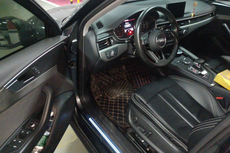 奥迪A4L 2019款 40 TFSI 进取型 国VI中控内饰20