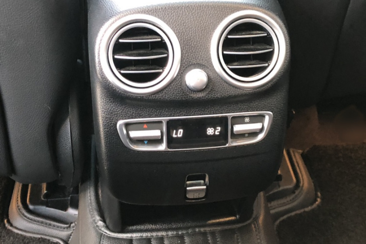 奔驰GLC 2022款 改款二 GLC 260 L 4MATIC 豪华型中控内饰7004