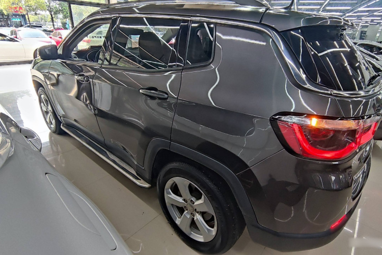 Jeep 指南者 2017款 200T 自动家享版车身外观4