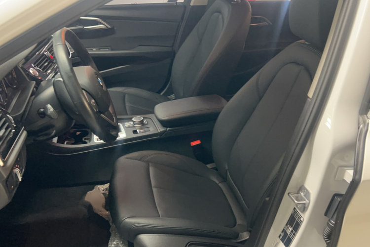 宝马1系 2023款 120i M运动版中控内饰7006