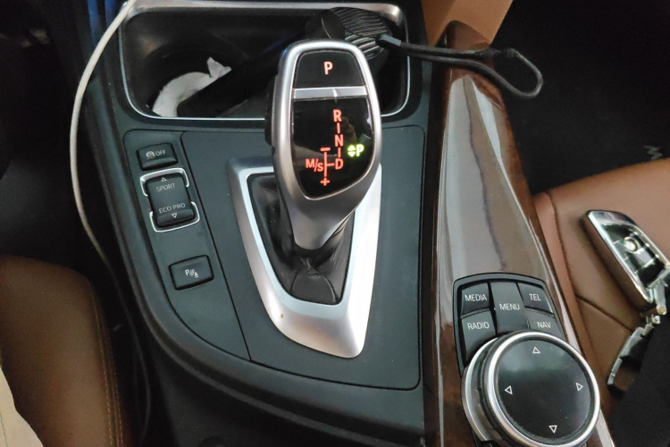 宝马3系 2014款 320Li 豪华设计套装局部细节18