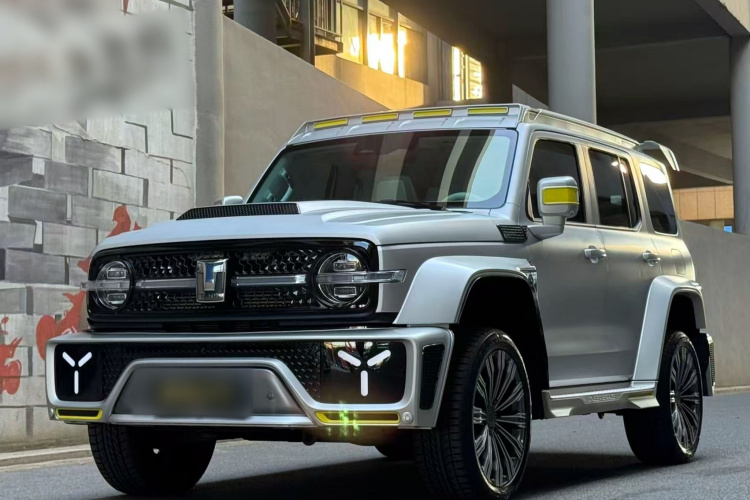 超境汽车 共创坦克300 2021款 2.0T 赛博坦克车身外观1