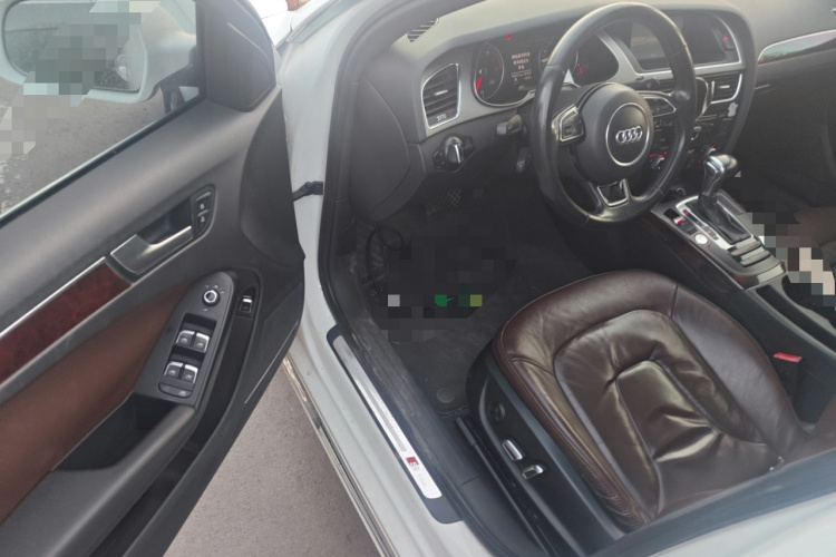 奥迪A4L 2016款 35 TFSI 典藏版 自动标准型中控内饰20