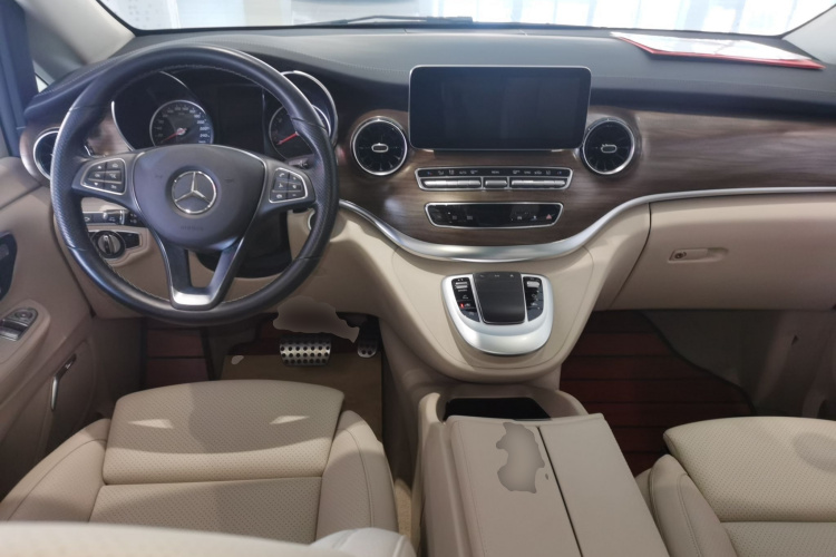 奔驰V级 2022款 V 260 L 长轴距尊贵版中控内饰12