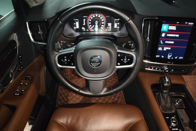 沃尔沃S90 2017款 T4 智远版中控内饰13