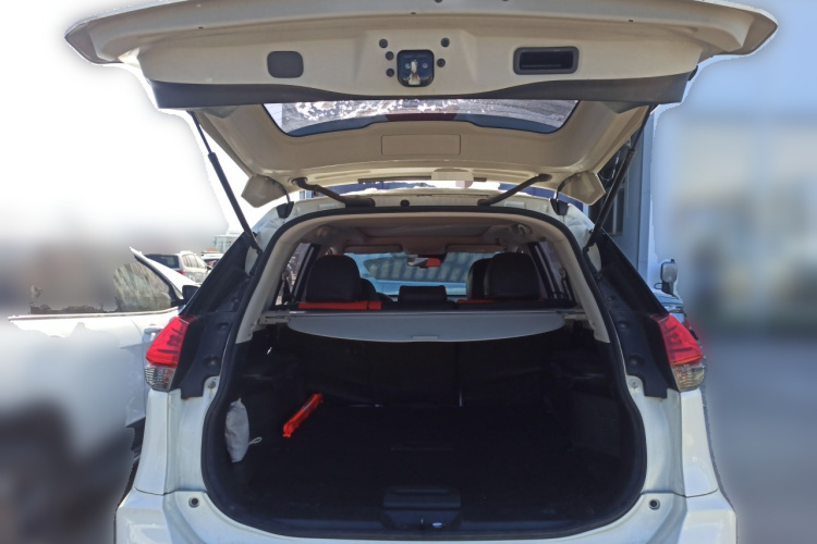 日产 奇骏 2019款 2.0L CVT舒适版 2WD中控内饰23