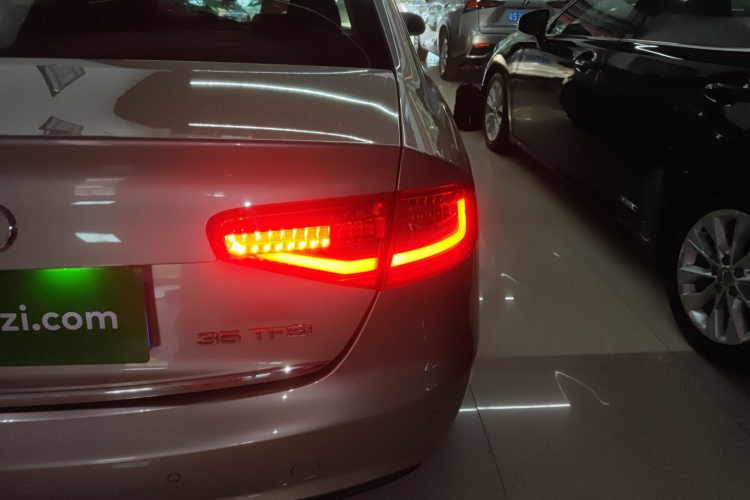 奥迪A4L 2016款 35 TFSI 典藏版 自动标准型车身外观6006