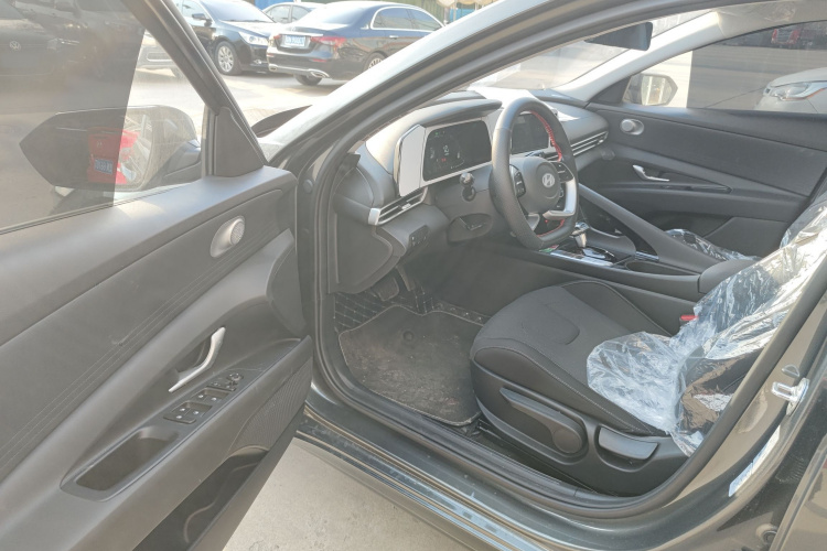 现代 伊兰特 2023款 1.5L CVT GLS领先版中控内饰20