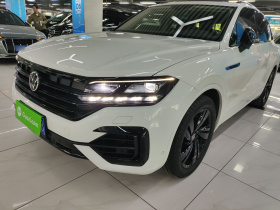 大众 途锐 2021款 3.0TSI 锐享版 曜黑运动套装