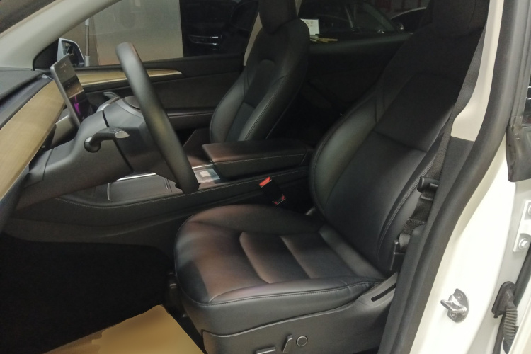 特斯拉 Model Y 2021款 标准续航后驱版中控内饰19