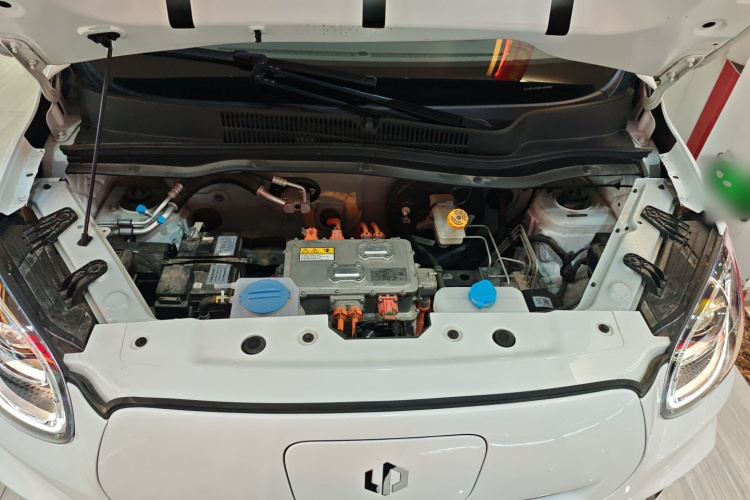 零跑汽车 零跑T03 2024款 200轻享版机舱底盘24