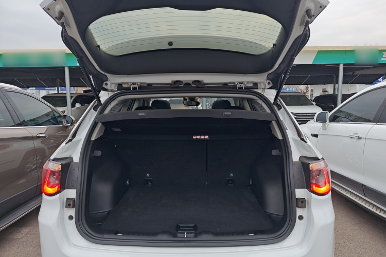 Jeep 指南者 2020款 220T 自动精英版机舱底盘23