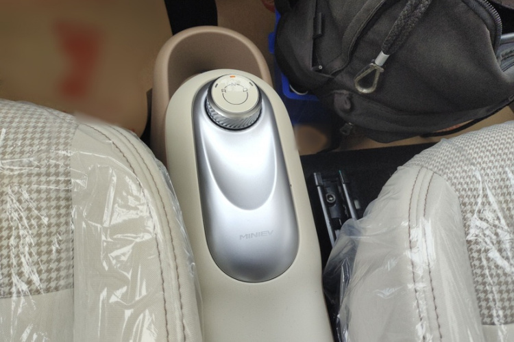 五菱汽车 宏光MINIEV 2025款 四门版 进阶款中控内饰7004