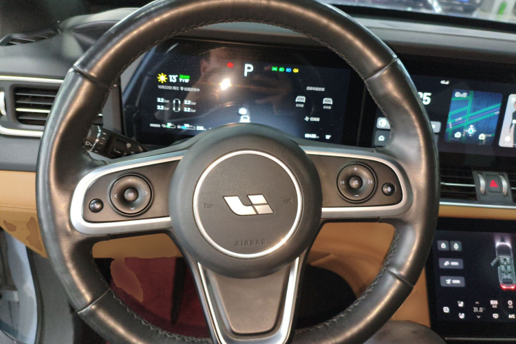 理想汽车 理想ONE 2020款 增程6座版中控内饰13