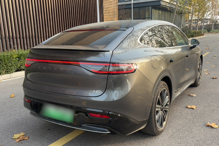 鸿蒙智行 智界R7 2025款 增程 331km Ultra车身外观6005