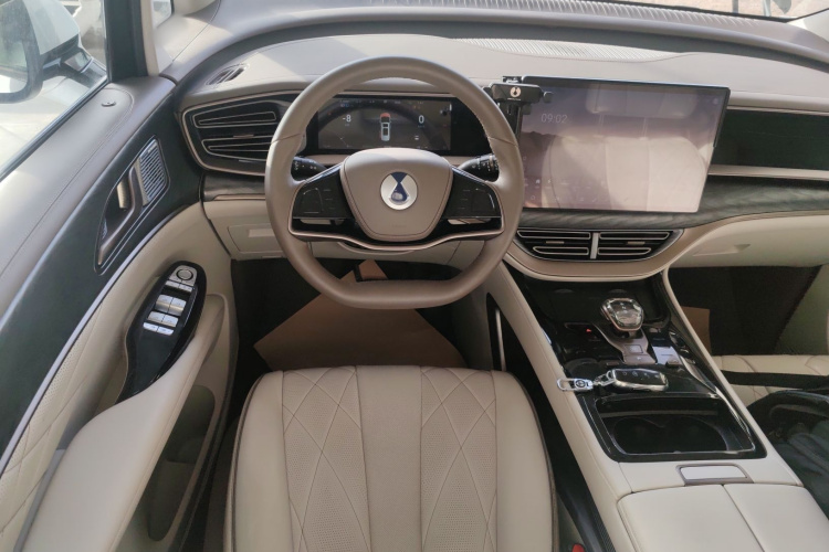 腾势D9 2022款 DM-i 1040 尊贵型中控内饰13