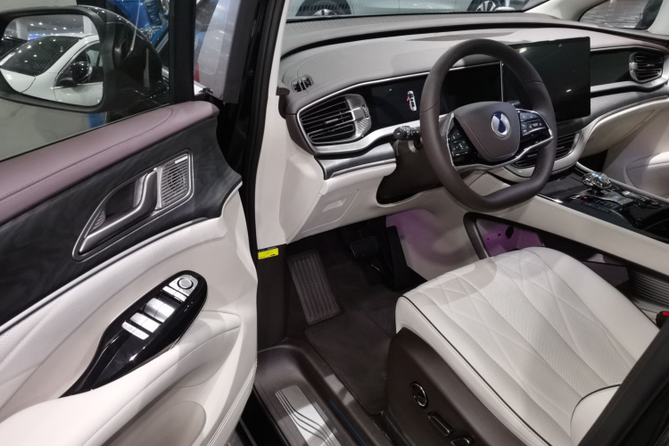 腾势D9 2024款 EV 620 尊享型中控内饰20