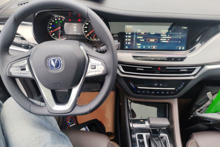长安CS35PLUS 2018款 1.6L 自动畅联版 国V中控内饰12