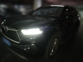 丰田 汉兰达 2022款 双擎 2.5L 四驱尊贵版 7座