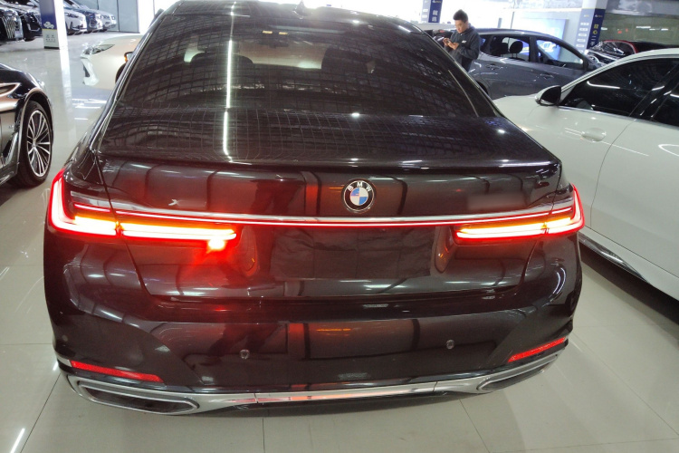 宝马7系 2019款 改款 730Li 豪华套装车身外观6