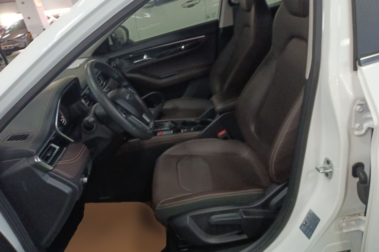 江汽集团 嘉悦A5 2020款 1.5T CVT超越型中控内饰19