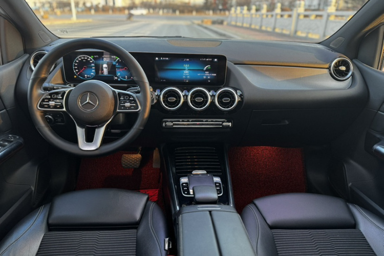 奔驰B级 2020款 B 200 动感型中控内饰7002