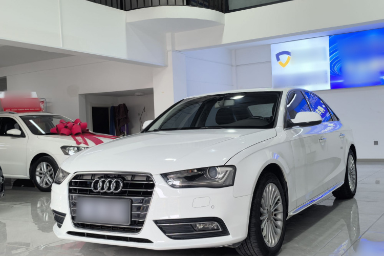 奥迪A4L 2015款 35 TFSI 自动舒适型车身外观1