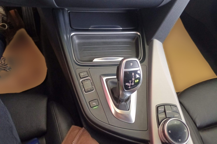 宝马3系GT 2013款 328i 风尚设计套装中控内饰7004