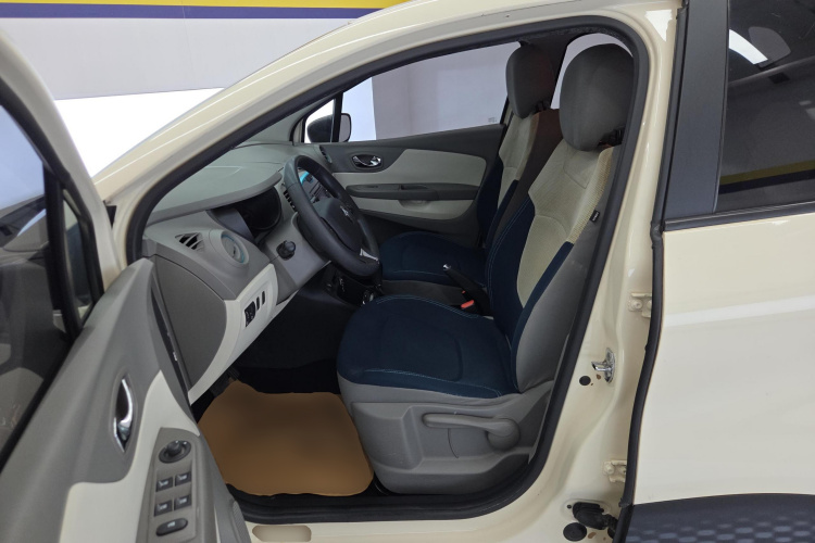 雷诺 卡缤 2015款 1.2T 自动标准版中控内饰19