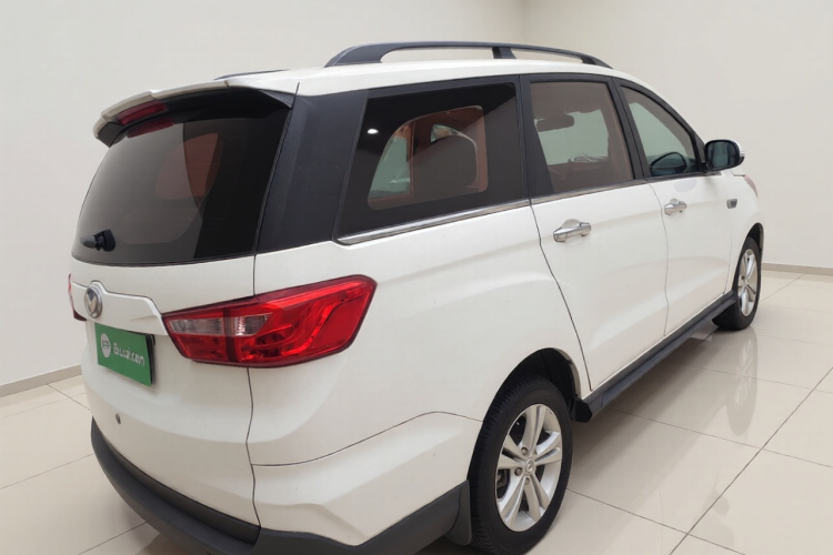 北汽幻速H3 2016款 H3F 1.5L 手动尊贵型车身外观7