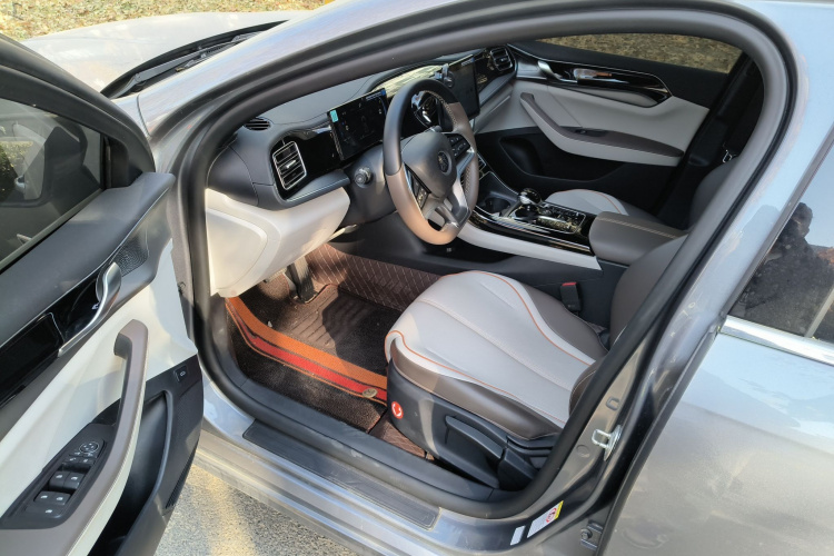 比亚迪 秦PLUS 2024款 荣耀版 EV 420KM领先型中控内饰20