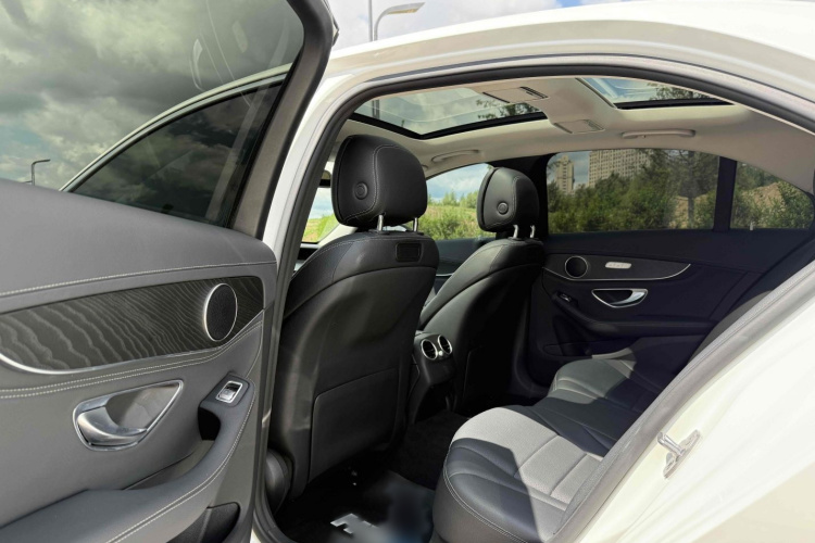 奔驰C级 2017款 改款 C 200 L 运动版中控内饰7002