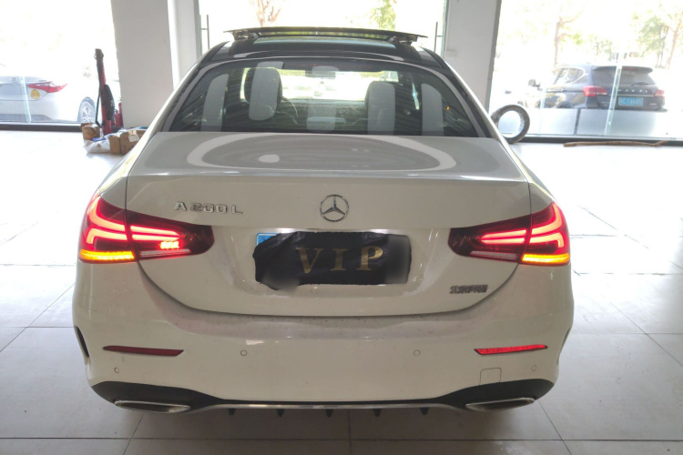 奔驰A级 2019款 A 200 L 运动轿车车身外观6