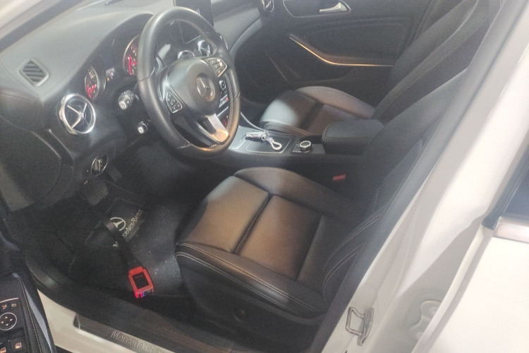 奔驰GLA 2018款 GLA 200 时尚型局部细节19