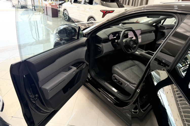 极氪7X 2025款 75kWh 后驱智驾版中控内饰7001