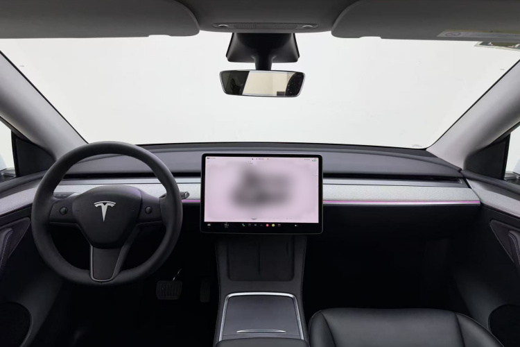 特斯拉 Model Y 2023款 长续航全轮驱动版中控内饰7004